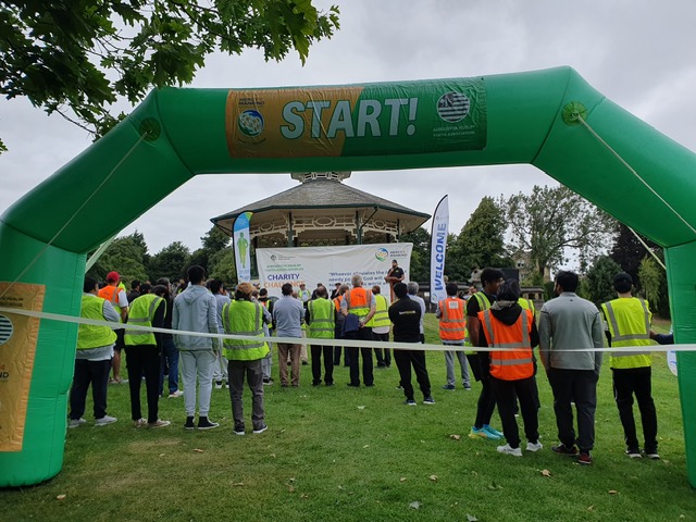 Ahmadiyya Muslim Community Hosts Successful Charity Walk in Huddersfield