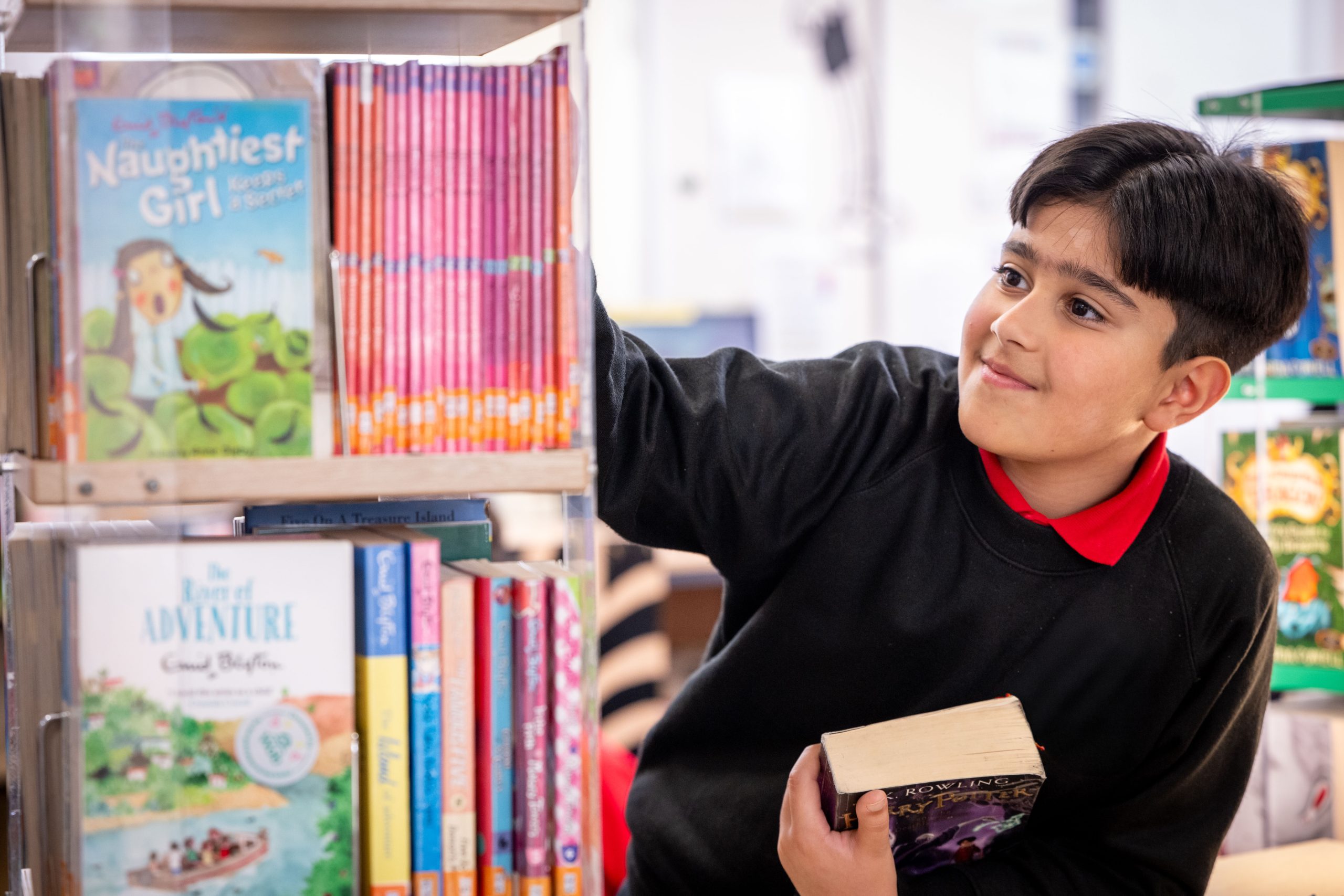 Charity Seeks Volunteers to Transform Children’s Lives Through Reading This Volunteers’ Week